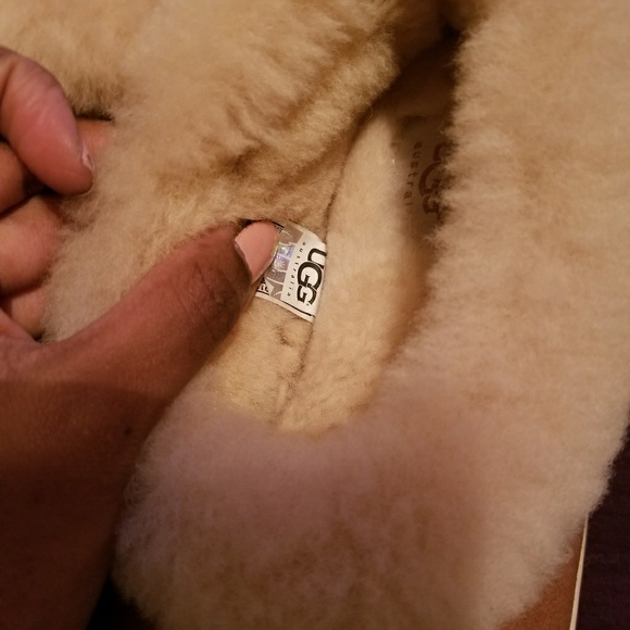 UGG Indoor/Outdoor Slippers - Picture 2 of 4